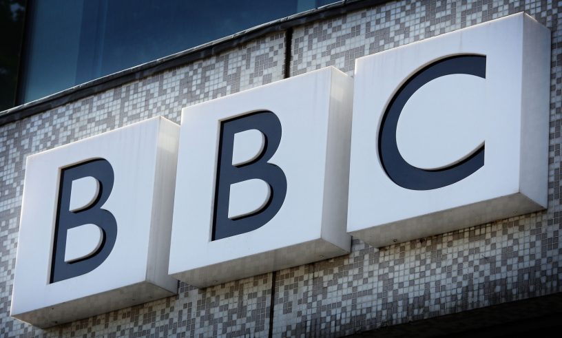 Вместо двух новостийных телеканалов BBC будет один