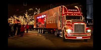 30 лет рекламе «Holidays are Coming» («Праздник к нам приходит»). Она стала классикой и в Великобритании, и в РФ