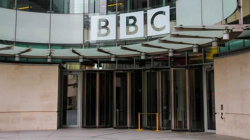Обзор: Закрытие двух телеканалов и одной радиостанции на BBC: станции закрываются, контент остается