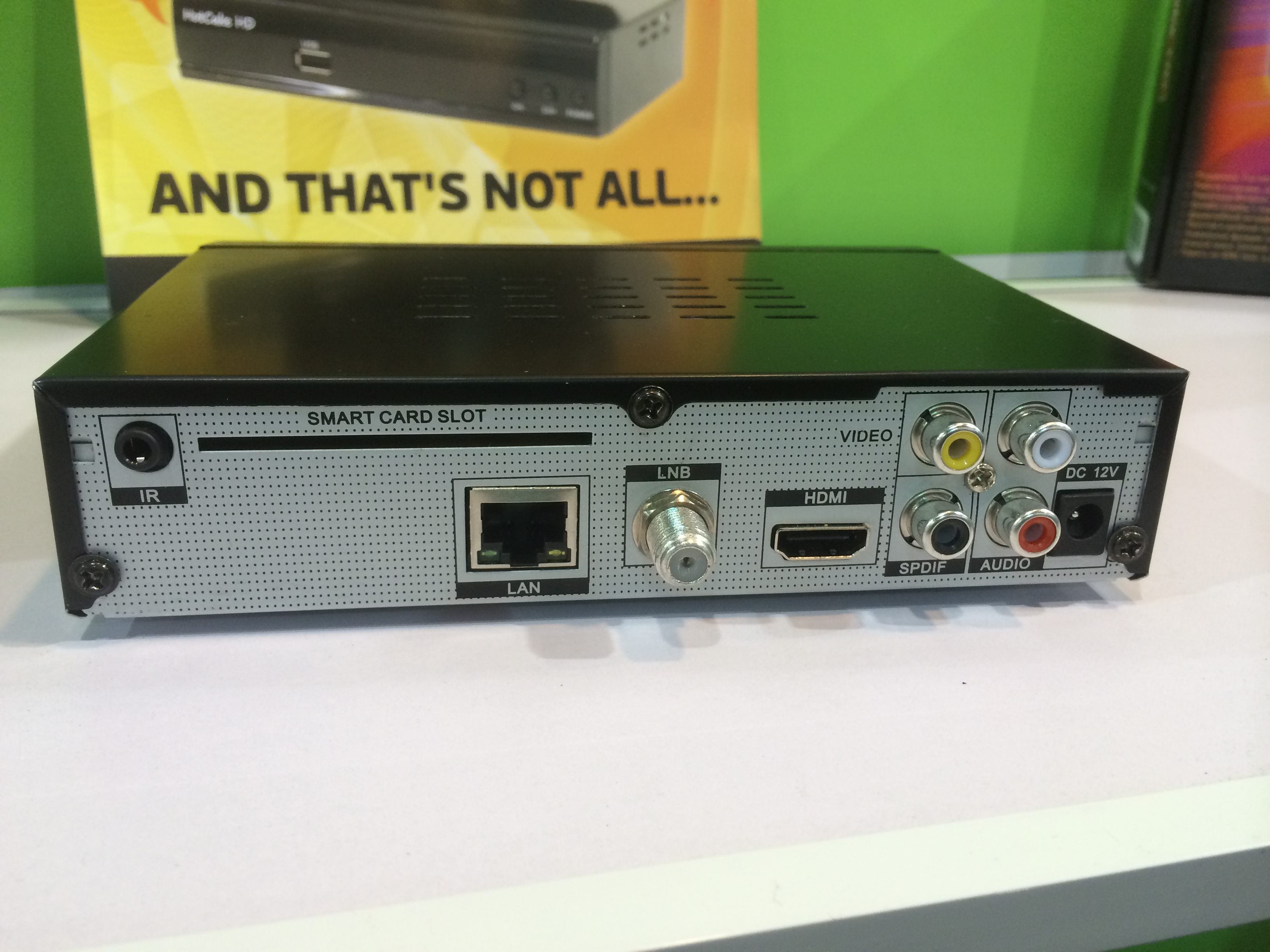 Ресивер HotCake HD LAN, задняя панель, на выставке CES 2014